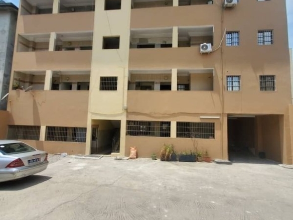 Vente immeuble R+4 à Cocody-riviera Palmeraie