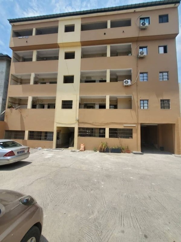 Vente immeuble R+4 à Cocody-riviera Palmeraie