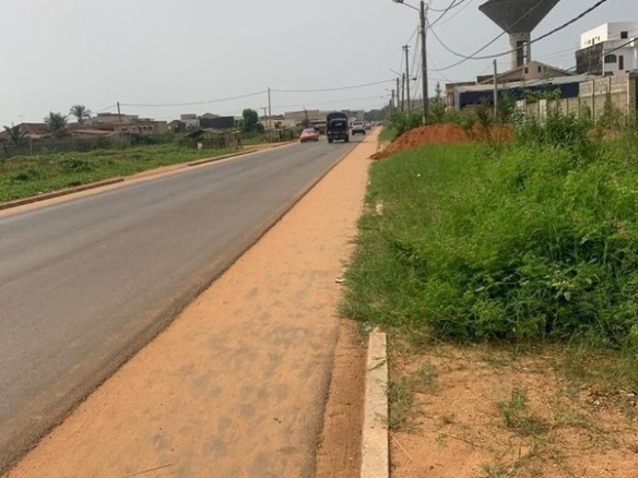 Terrain commercial 800m² -Grand-bassam