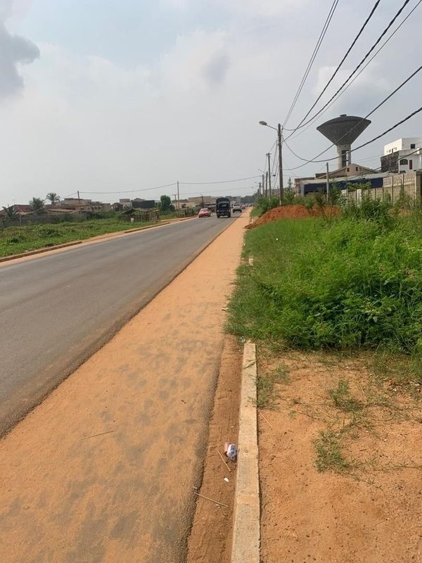 Terrain commercial 800m² -Grand-bassam