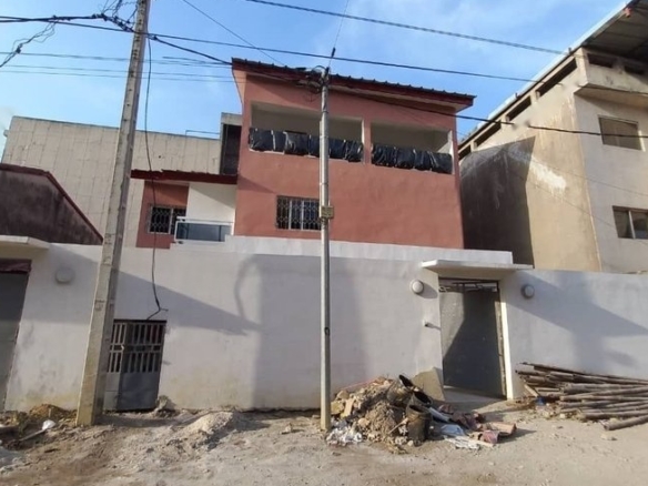 Vente villa triplex 6 pièces à Cocody-angré