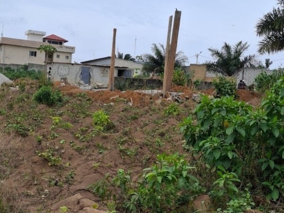 Terrain à l’angle de 500 m2 + acd à Bingerville