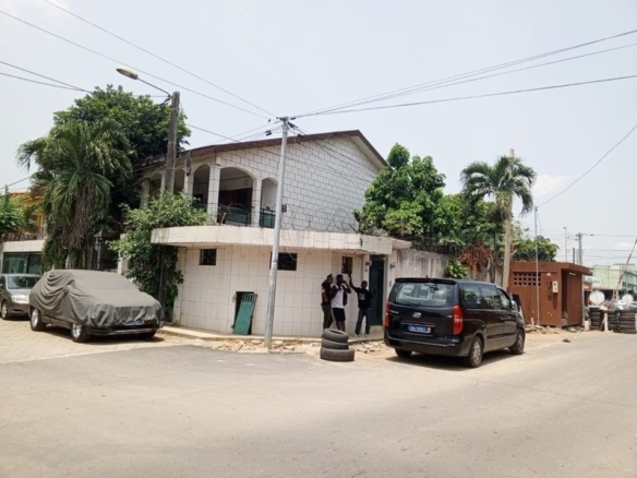 Vente duplex 8 pièces à Cocody-angré 8ème tranche