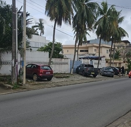 Terrain commercial 1000m² à Cocody-2 plateaux vallon