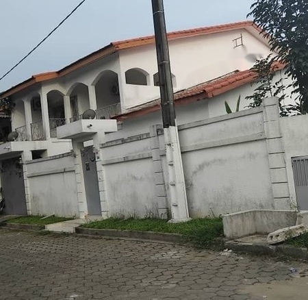 Location villa duplex 6pièces avec grand jardin à Cocody-Angré 8ème tranche