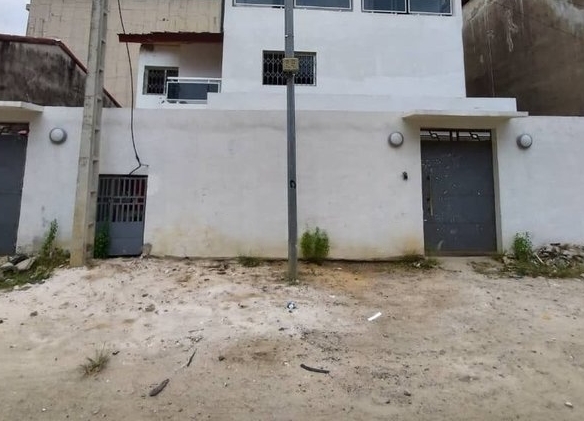 Location villa triplex 6 pièces de standing à Cocody-angré