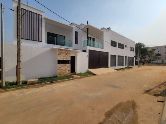 Vente villa duplex 8 pièces + piscine à cocody-angré