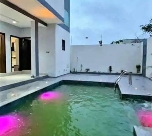 Vente villa-triplex 7pièces + piscine à Cocody-Angré