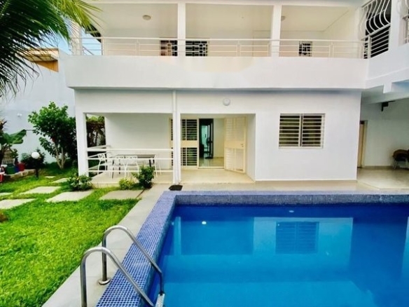 Location villa duplex meublé 5pièces + piscine -Angré