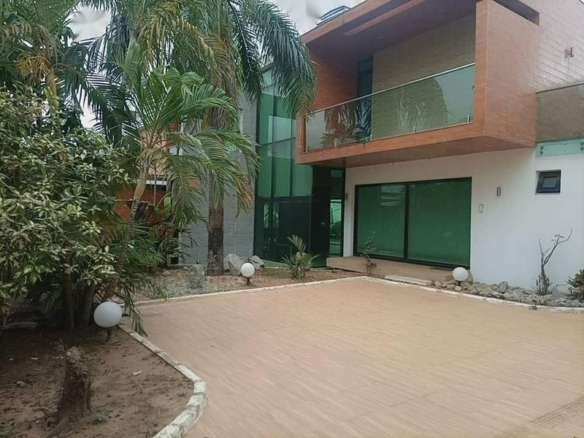 Vente villa duplex 15pièces+piscine à Cocody Riviera 4