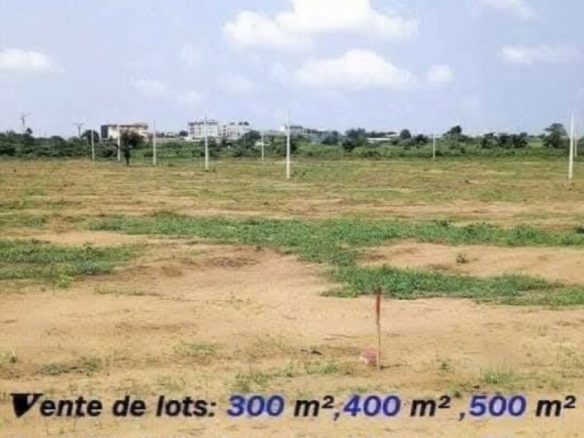 *Les terrains Approuvés à Yaou* : 300m²= 8 millions 400m2= 10 millions 500m²= 12 millions *ACD