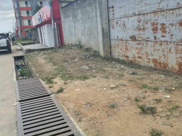 3 Lots de 740 m² en vente à Angré