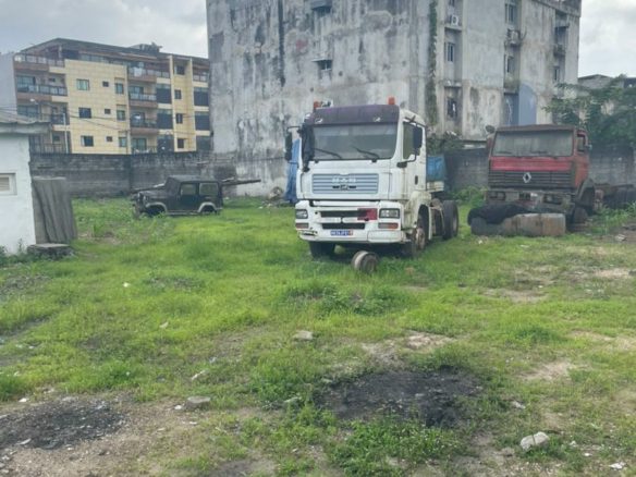 3 Lots de 740 m² en vente à Angré