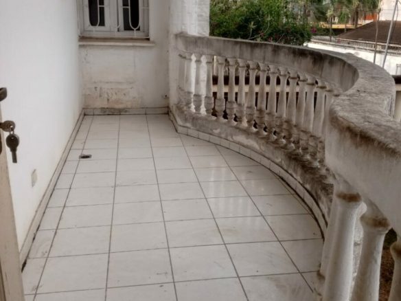 Une somptueuse villa duplex de 5 pièces avec un garage, un jardin à Cocody Angré dans une cité