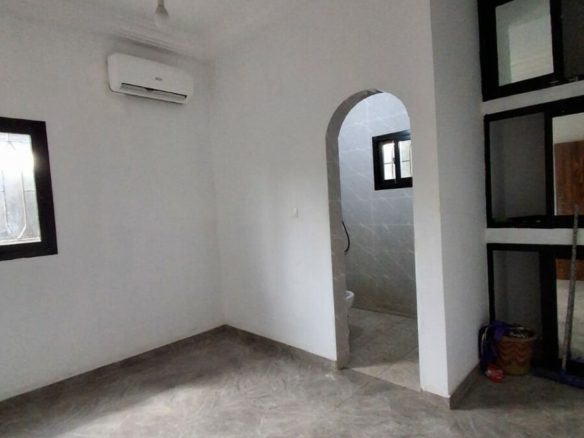 Une somptueuse villa duplex de 6 pièces avec une grande piscine à Bingerville