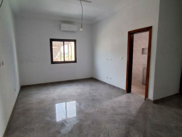 Une somptueuse villa duplex de 6 pièces avec une grande piscine à Bingerville