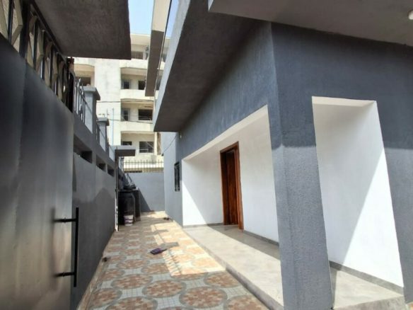 Une somptueuse villa duplex de 6 pièces avec une grande piscine à Bingerville