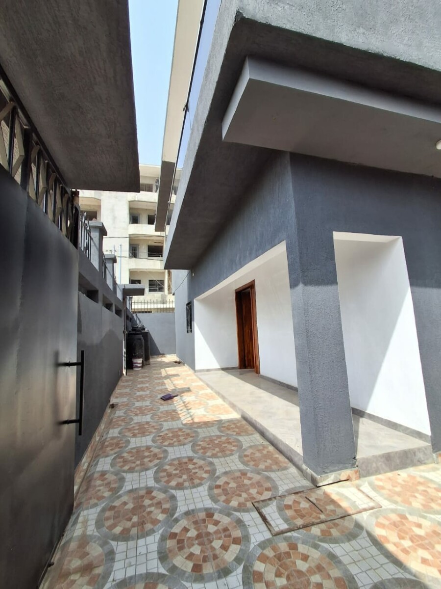 Une somptueuse villa duplex de 6 pièces avec une grande piscine à Bingerville