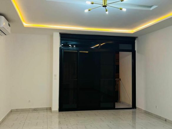 Un très bel appart de 3 pièces logé au 1er étage à la Riviera 3