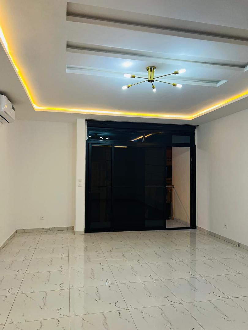 Un très bel appart de 3 pièces logé au 1er étage à la Riviera 3