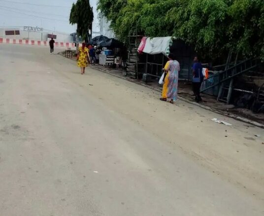 EN VENTE 1 SITE COMMERCIAL 5940M2 EN BORDURE DU VGE A LA RIVIERA FAYA