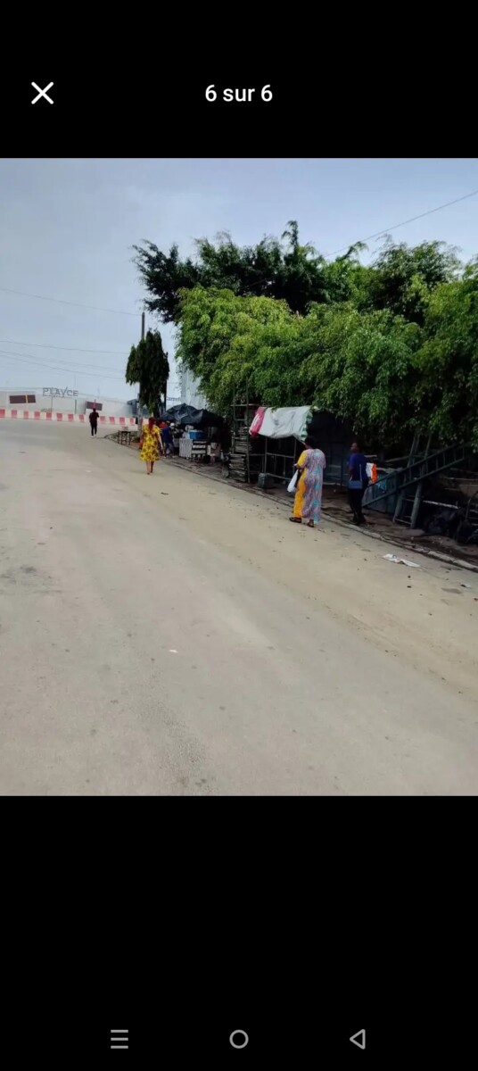 EN VENTE 1 SITE COMMERCIAL 5940M2 EN BORDURE DU VGE A LA RIVIERA FAYA