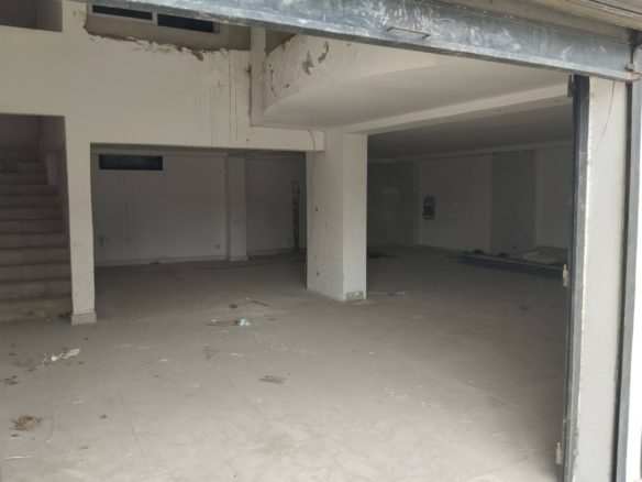 à louer magasin 400m2 en mezzanine avec bureau à marcory zone 4 biétry sur le boulevard de Marseille