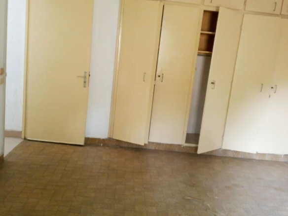 A louer, au niveau de 2 plateaux vallon vers 12 ème, une villa basse de 6 chambres autonomes