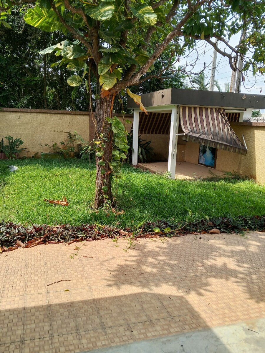 A louer, au niveau de 2 plateaux vallon vers 12 ème, une villa basse de 6 chambres autonomes