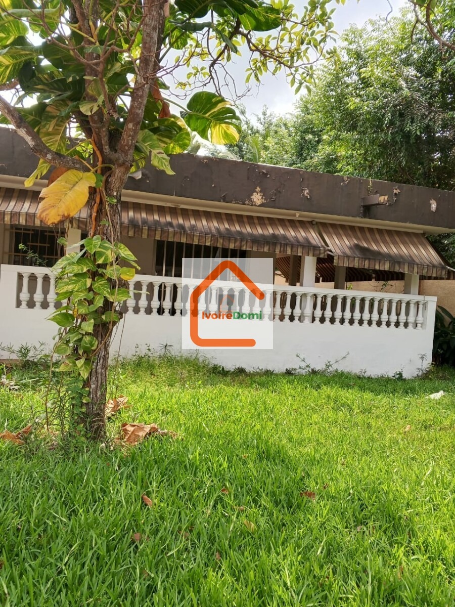 A louer, au niveau de 2 plateaux vallon vers 12 ème, une villa basse de 6 chambres autonomes