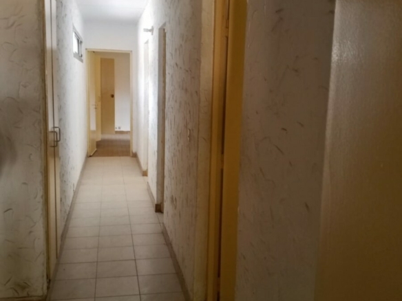 A louer, au niveau de 2 plateaux vallon vers 12 ème, une villa basse de 6 chambres autonomes