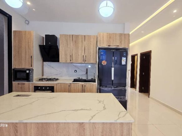 TRÈS BELLE VILLA TRIPLEX DE 8 PIÈCES HAUT STANDING AVEC PISCINE À COCODY RIVIERA ABATTA RÉSIDENTIEL