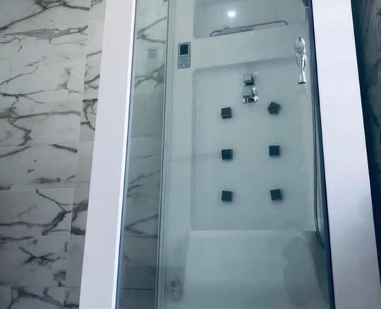 EN VENTE UNE SUPERBE VILLA DUPLEX DE 8 PIECES AVEC PISCINE SUR 650m2 A LA RIVIERA ATTOBAN