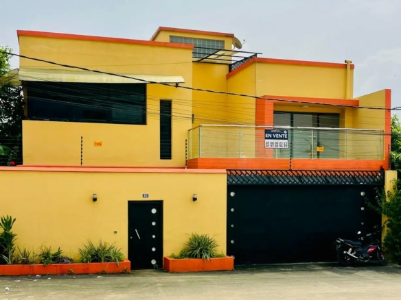 A VENDRE UNE BELLE VILLA DUPLEX 7 PIECES A LA RIVIERA FAYA JULES VERNES SUR 260M2