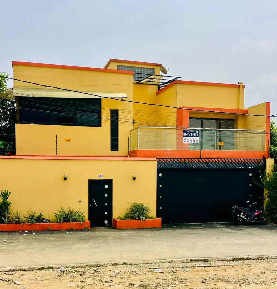 A VENDRE UNE BELLE VILLA DUPLEX 7 PIECES A LA RIVIERA FAYA JULES VERNES SUR 260M2