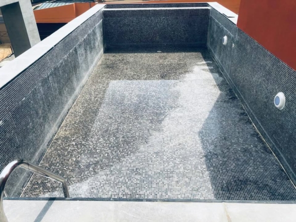 EN VENTE UNE SUPERBE VILLA DUPLEX DE 8 PIECES AVEC PISCINE SUR 650m2 A LA RIVIERA ATTOBAN