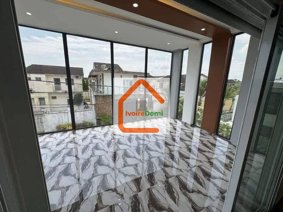 UNE BELLE VILLA DE 8 PIECES AVEC PISCINE A BASSAM CITE LES ROSIERS