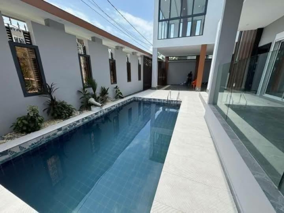 A VENDRE UNE BELLE VILLA DE 8 PIECES AVEC PISCINE A BASSAM CITE LES ROSIERS