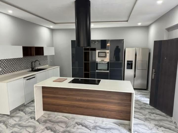 A VENDRE UNE BELLE VILLA DE 8 PIECES AVEC PISCINE A BASSAM CITE LES ROSIERS