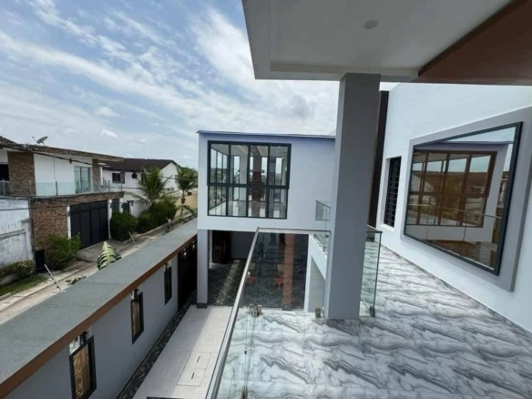 A VENDRE UNE BELLE VILLA DE 8 PIECES AVEC PISCINE A BASSAM CITE LES ROSIERS