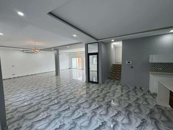 A VENDRE UNE BELLE VILLA DE 8 PIECES AVEC PISCINE A BASSAM CITE LES ROSIERS