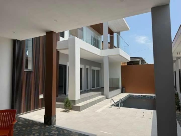 A VENDRE UNE BELLE VILLA DE 8 PIECES AVEC PISCINE A BASSAM CITE LES ROSIERS