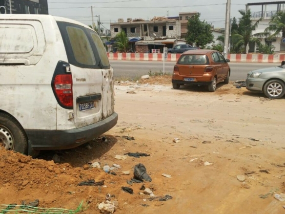 A VENDRE UN TERRAIN COMMERCILA 550M2 A LA RIVIERA FAYA SUR LE VGE MITTERAND A JULES VERNES