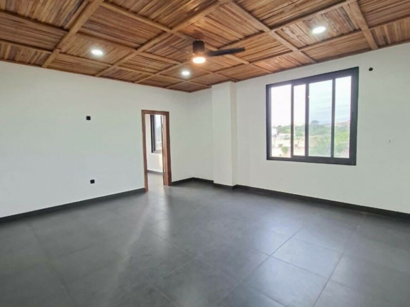 A VENDRE UNE GRANDE VILA 6 PIECES SUR 1200M2 A BINGERVILLE ANAN