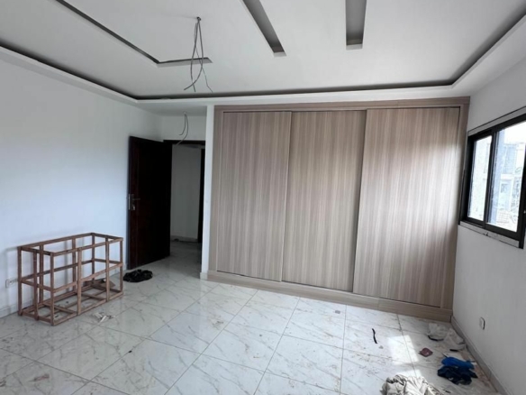 A VENDRE UN IMMEUBLE R+4 A BINGERVILLE ANAN RESIDENTIELLE