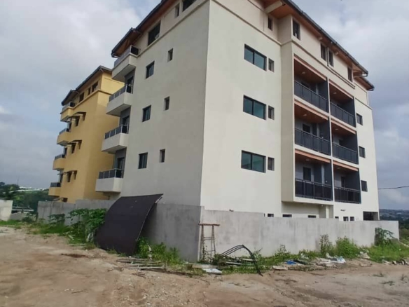 A VENDRE UN IMMEUBLE R+4 A BINGERVILLE ANAN RESIDENTIELLE