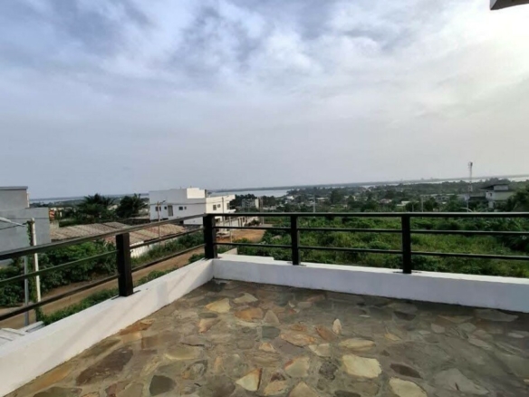A VENDRE UNE GRANDE VILA 6 PIECES SUR 1200M2 A BINGERVILLE ANAN