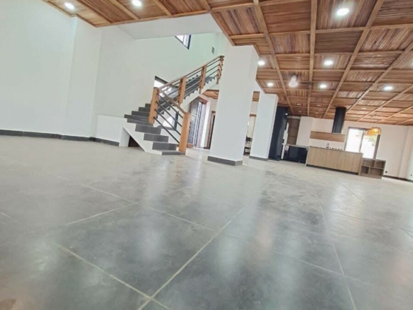 A VENDRE UNE GRANDE VILA 6 PIECES SUR 1200M2 A BINGERVILLE ANAN