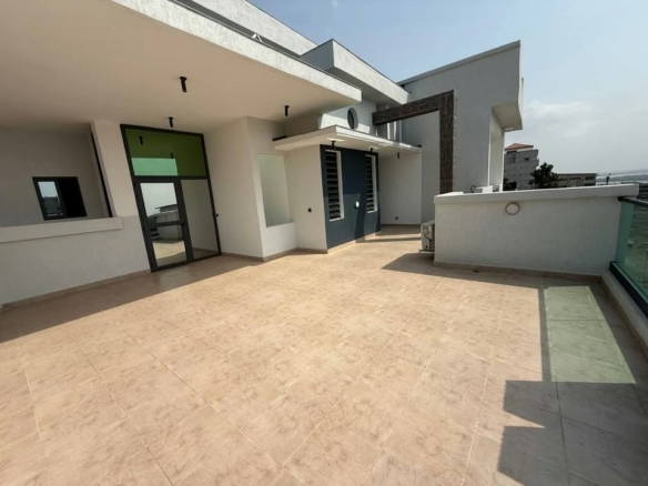 EN VENTE|| TRIPLEX DE STANDING|| 9 PIÈCES AVEC PISCINE|| VUE LAGUNAIRE|| A RIVIERA ABATTA RÉSIDENTIE