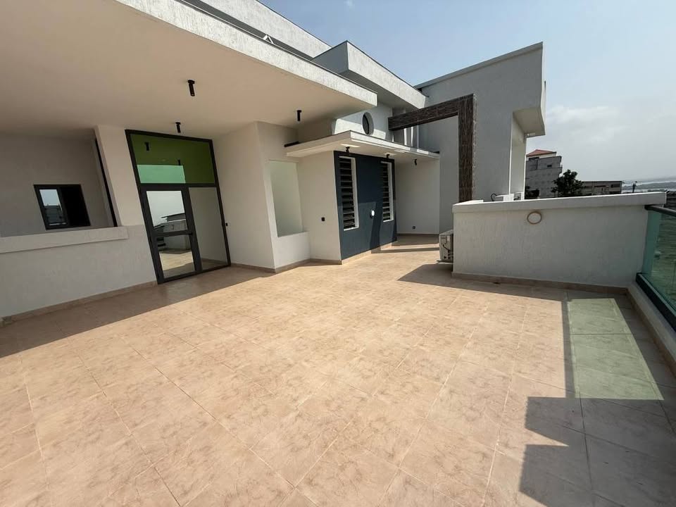 EN VENTE|| TRIPLEX DE STANDING|| 9 PIÈCES AVEC PISCINE|| VUE LAGUNAIRE|| A RIVIERA ABATTA RÉSIDENTIE